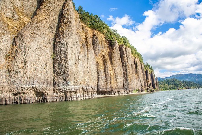 7 Wonders of the Gorge 3.5-hour Jetboat Cruise - From the Willamette River Core to Portland Bridges