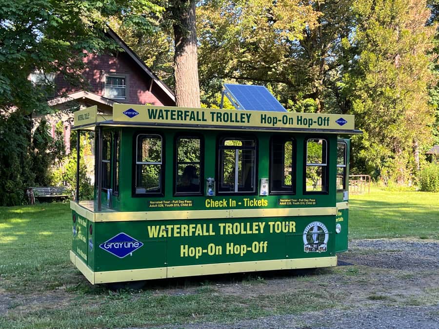 Multnomah Falls: Waterfall Corridor Hop-On Hop-Off Trolley - Small rules that affect your comfort