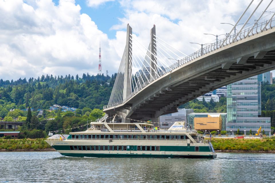 Portland: 2-hour Lunch Cruise on the Willamette River - Views and narration: how to get the best sound and sights
