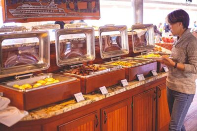 Portland: Champagne Brunch Cruise on Willamette River - Onboard atmosphere: live piano, narration, and the rhythm of the ride