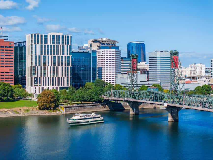 Portland: Champagne Brunch Cruise on Willamette River - What’s for brunch: fresh buffet food plus mini desserts
