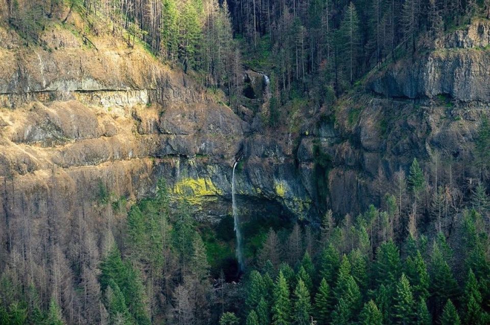 Portland: Columbia Gorge Waterfalls 40-Minute Scenic Flight - The Main Event: Multnomah Falls from Two Drops and 620 Feet Up