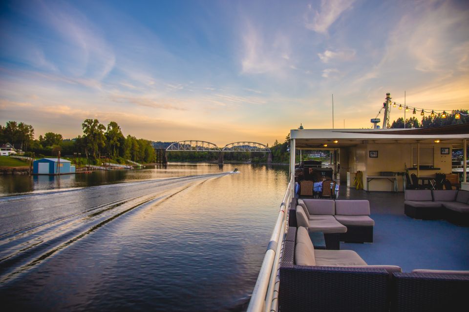 Portland: Dinner Cruise on the Willamette River - Historical Narration, Without the Lecture Voice