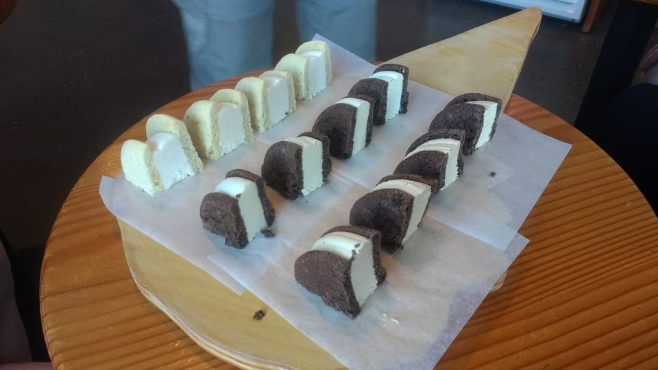 Portland: Downtown Food Tour - Portland downtown in 2.5–3 hours on a 1.5-mile food walk