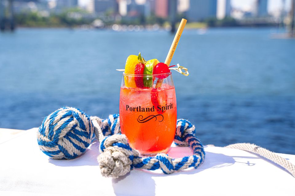 Portland: Happy Hour Sightseeing Cruise - The route: Southbound to Waverly Country Club and back