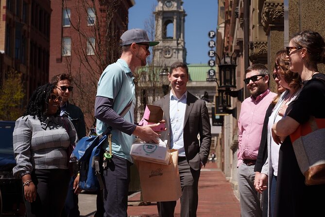 Portland Lobster Roll Walking Food Tour – Waterfront Stories - Behind the scenes: what a waterfront lobster pound teaches you