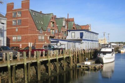 Portland Maine Self-Guided Walking Audio Tour - How the Action’s Tour Guide app works on the street