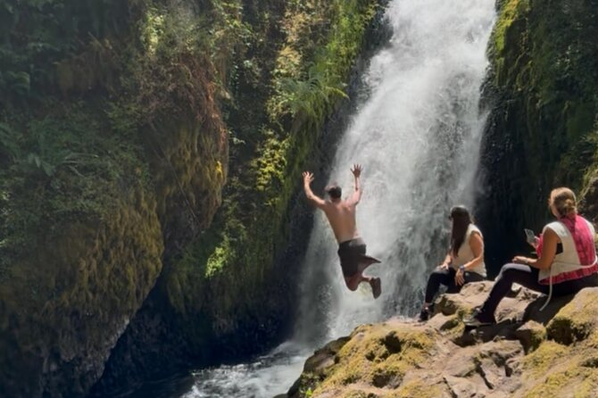 Portland to Multnomah Falls a Waterfall Tour of 5 Falls and More - Multnomah Falls front row: how to use your hour without rushing