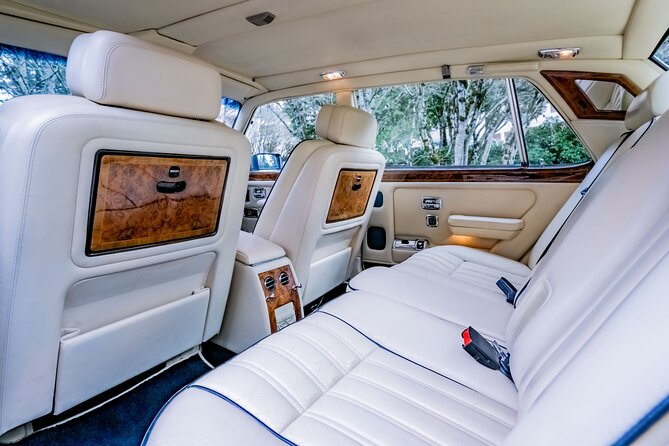 Rolls-Royce & Bentley Chauffeured All-inclusive Wine Tasting Tour - The Dundee winery stop: sommelier guidance and a view-first lounge