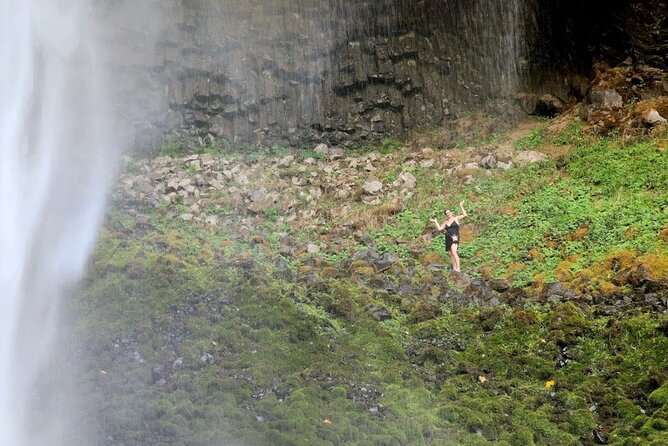 Sunset Tour of Multnomah Falls plus Vista House and Other Falls - Stop 4: Shepperd’s Dell Falls and the 1915 bridge perspective