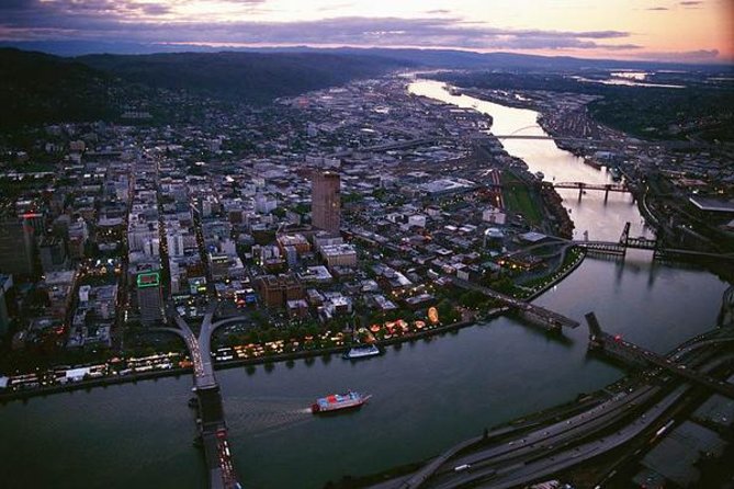 'The Best of Portland' City Tour: Small-Group Sightseeing Tour - Food and drinks: tea, pastries, coffee, and reusable water bottles