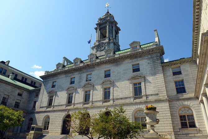 Ultimate Portland Self-Guided Driving GPS Audio Tour - Temple Street and City Hall: The Oldest Church, a Fire-Speckled Civic Timeline, and Franklin Tower