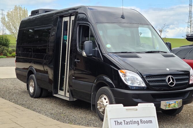 Willamette Valley Wine Tour with Lunch - What happens at each winery: tastings plus grape growing lessons